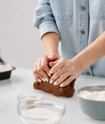 pâte en train d'être travailler
